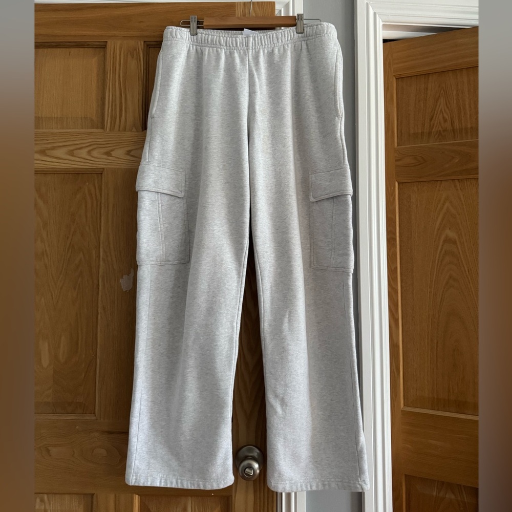 Aritzia TNA Mega fit Cargo Sweatpants